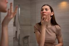 Skin Care Tips: रात के समय भूलकर भी न पिएं ये चीज, वरना चेहरे पर होने लगेंगे लाल रैशेज