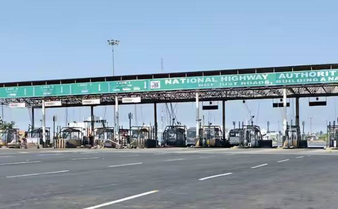 ਇਸਦੇ ਲਈ ਭਾਰਤ ਵਿੱਚ ਐਕਸਪ੍ਰੈਸ ਵੇਅ ਤੇ ਹਾਈਵੇਅ ਉੱਤੇ ਟੋਲ ਪਲਾਜ਼ਾ ਬਣਾਏ ਗਏ ਹਨ। ਜਿੱਥੇ ਟੋਲ ਵਸੂਲੀ ਕੀਤੀ ਜਾਂਦੀ ਹੈ।