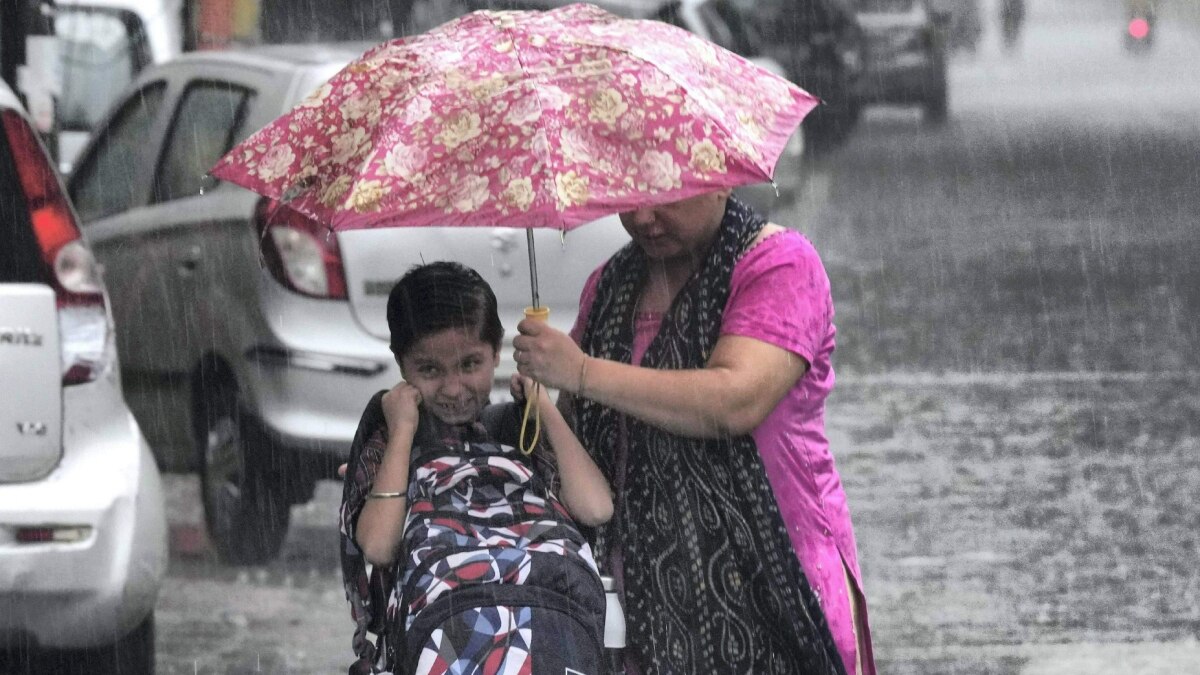 MP Weather: मध्य प्रदेश के 21 जिलों में आज बारिश का अलर्ट, IMD से जानें अपने शहर का हाल