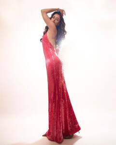 Tripti Dimri: రెడ్‌ డ్రెస్‌లో తృప్తి డిమ్రి హాట్‌ ట్రీట్‌ - హోయలు పోతూ ఫోజులు, లేటెస్ట్‌ ఫోటోలు చూశారా?