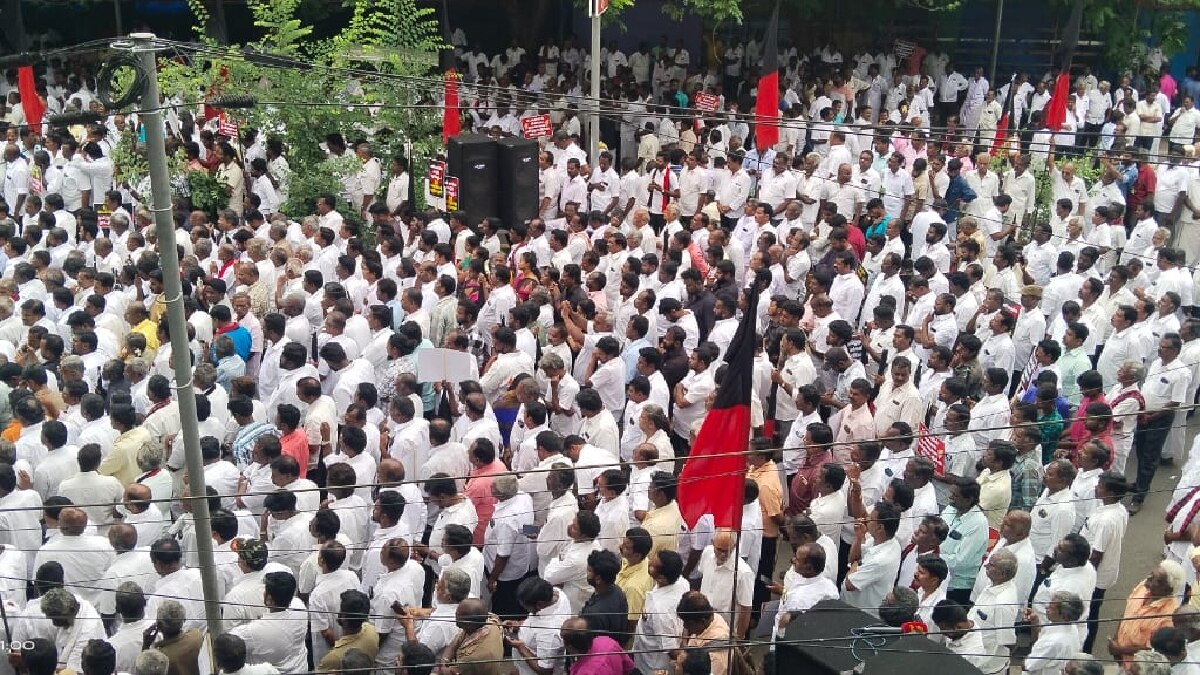 DMK Protest: சேலம்: மத்திய பட்ஜெட்டில் தமிழகத்திற்கு நிதி ஒதுக்காததை கண்டித்து திமுக ஆர்ப்பாட்டம்!