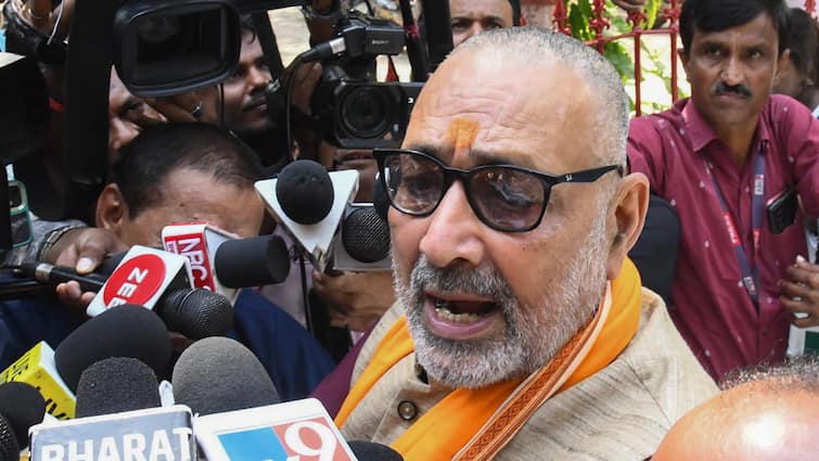 Begusarai News Giriraj Singh Alleges Attack By AAP Worker Arrested Bihar News Janata Darbar Begusarai: Giriraj Singh Alleges Attack By AAP Worker, Accused Arrested. Party Claims ‘Charges Fabricated’