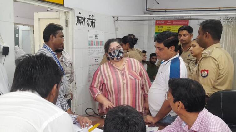 Moradabad police arrest beauty academy owner and husband in conversion case ann Moradabad: ब्यूटी एकेडमी की आड़ में धर्मांतरण का खेल! आरोपी संचालिका और पति गिरफ्तार