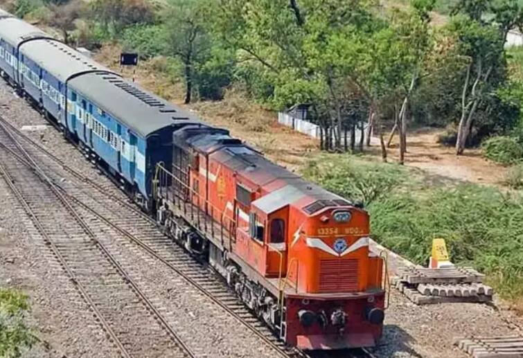 RRB JE Recruitment 2024 Check eligibility pay scale selection process and other important imformations RRB JE Recruitment 2024: রেলে জুনিয়র ইঞ্জিনিয়ার পদে নিয়োগের জন্য আবেদনকারীদের বয়স, যোগ্যতা কেমন হওয়া জরুরি?