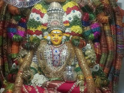 karur Vempu mariyamman kovil Aadi velli function - TNN ஆடி இரண்டாவது வெள்ளி கரூர் வேம்பு மாரியம்மன் ஆலயம் முழுவதும் ஒரு லட்சம் வளையகளால் விழாக் கோலம்