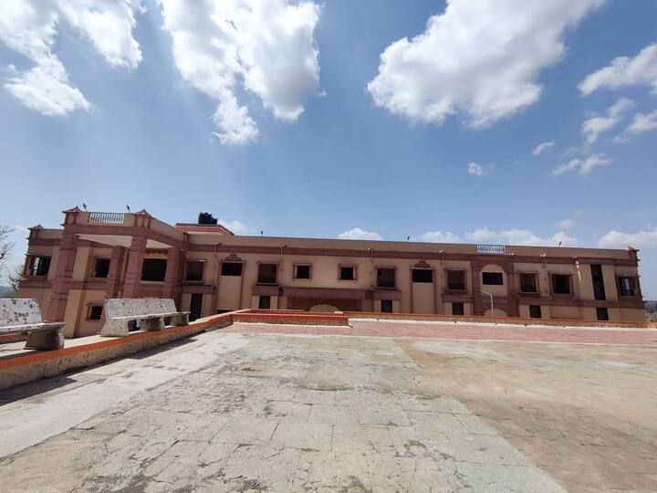 રાજ્ય સરકાર પૌરાણિક તથા ઐતિહાસિક મહત્વ ધરાવતા યાત્રાધામોના વિકાસ માટે સતત પ્રતિબદ્ધ છે અને એટલે જ રાજ્ય સરકારે ગુજરાત પવિત્ર યાત્રાધામ વિકાસ બોર્ડ (જીપીવાયવીબી)ના માધ્યમથી શબરી ધામ ખાતે અંદાજે રૂ. 10 કરોડના ખર્ચે વિકાસ કાર્યોનો ધમધમાટ શરૂ કર્યો છે.