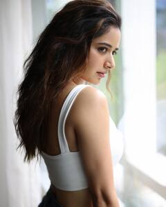 Ashika Ranganath: వైట్‌ ట్యాంక్‌ టాప్‌లో ఆషికా రంగనాథ్‌ హాట్‌ ట్రీట్‌ - మతిపోతుందంటున్న కుర్రకారు