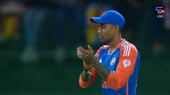 IND vs SL : भारत अन् श्रीलंका मॅचमध्ये अजब प्रकार, एकाच गोलंदाजाची उजव्या अन् डाव्या हातानं बॉलिंग, पाहा काय घडलं?