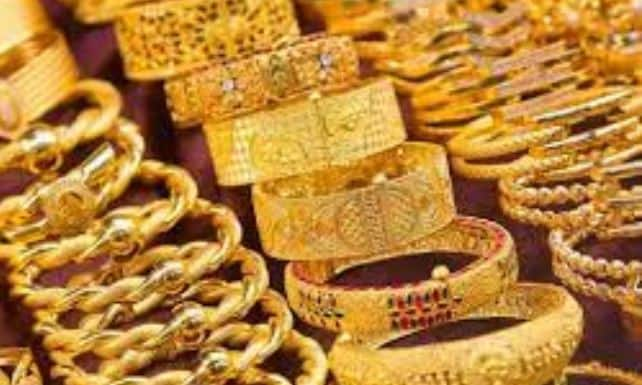 Gold Silver Price News Price of gold and silver has fallen in the last week सोनं-चांदी खरेदी करण्याची योग्य वेळ कोणती? आठवडाभरात दरात किती झाली घसरण?