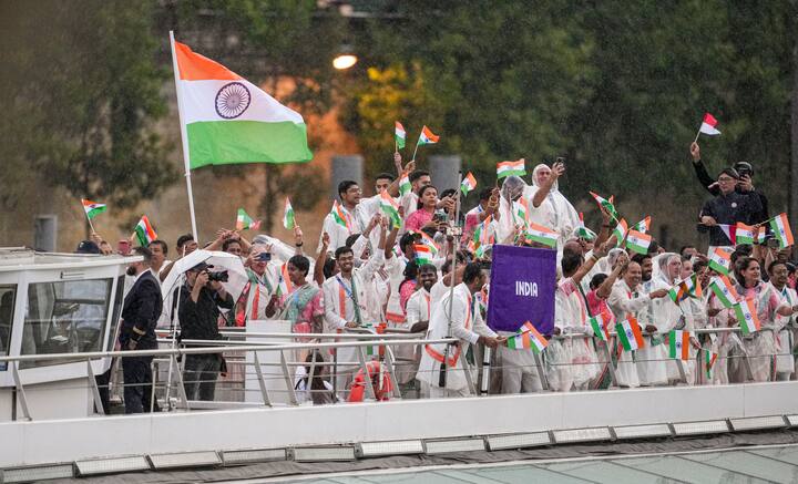 पेरिस ओलंपिक में कुल 117 भारतीय एथलीट्स हिस्सा ले रहे हैं. हालांकि ओपनिंग सेरेमनी में सिर्फ 78 एथलीट्स ने ही शिरकत की थी.