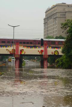 Delhi Weather: दिल्ली के आसमान में सुबह से छाए हैं काले बादल, जानें- कब होगी बारिश?