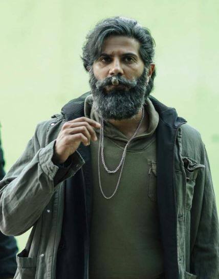 फिल्म कुरूप में सलमान दुलकर के काम को खूब पसंद किया गया. ये फिल्म बॉक्स ऑफिस पर अच्छी कमाई कर गई अब ओटीटी पर इसे पसंद किया जाता है.