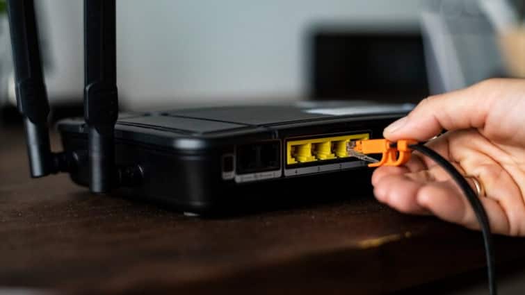 How to fix slow wifi know the 5 reasons for fast internet Router network devices connected क्यों इतनी स्लो स्पीड में चल रहा है आपका Wi-Fi? इन 5 कारणों को जानकर खुद ही सुलझाएं दिक्कत