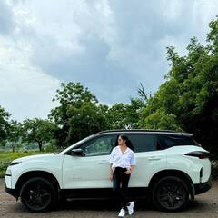 Rinku Rajguru : 'आर्ची मॅडमचे हार्दिक अभिनंदन', रिंकु राजगुरुने खरेदी केली नवी कार; फोटो शेअर करत म्हणाली...