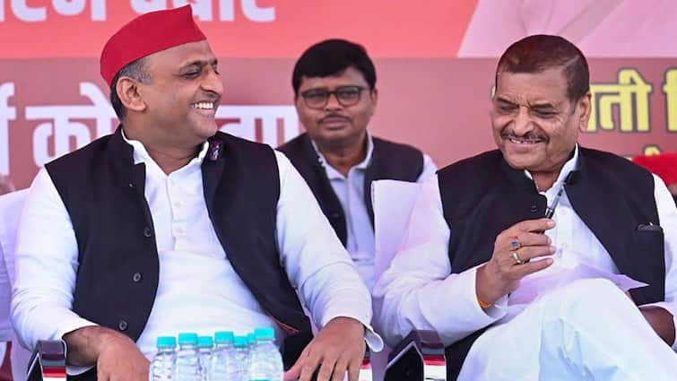 Akhilesh Yadav Made Mata Prasad Pandey LOP UP Assembly not Shivpal Yadav now Samajwadi Party Reaction ANN चाचा शिवपाल को अखिलेश यादव ने लगाया किनारे या कोई नया प्लान? सपा ने साफ कर दी तस्वीर