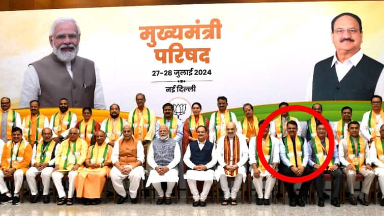 devendra fadnavis seat with narendra modi amit shah in front row in meeting all bjp chief ministers meeting मुख्यमंत्र्यांच्या बैठकीत उपमुख्यमंत्री देवेंद्र फडणवीसांना मानाचं पान, नरेंद्र मोदी, अमित शाहांसोबत थेट पहिल्या पंक्तीत स्थान!