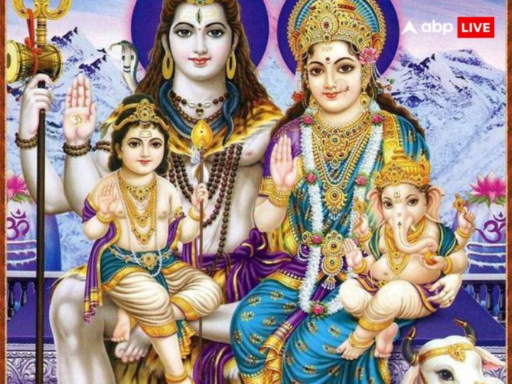 नाग पंचमी के दिन किसी जरुरतमंद, असहा, अपंग की मदद करें. ऐसा करने से हमारे पितृ खुश होते हैं.