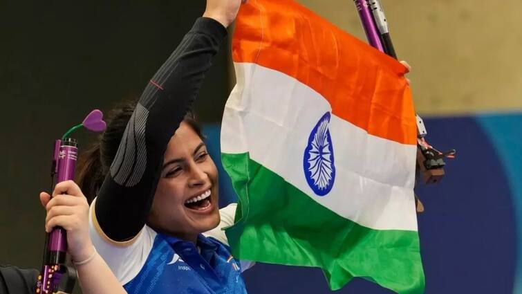 who is manu bhaker who won india first medal at paris olympics 2024 bronze shooting 10m air pistol trained in martial art thang ta Manu Bhaker: मनु भाकर हैं मार्शल आर्ट्स में एक्सपर्ट, 16 की उम्र में कर दिया था बड़ा कारनामा; अब ओलंपिक्स में रचा इतिहास