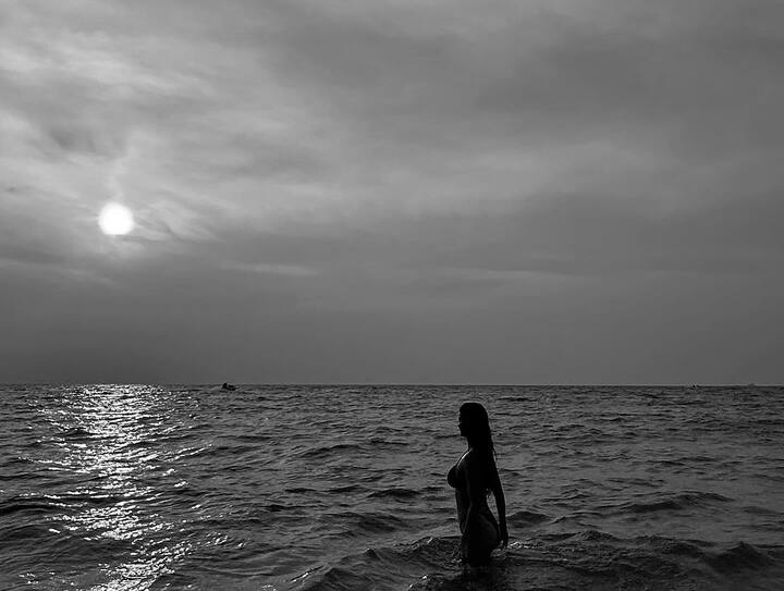 32 વર્ષની અભિનેત્રી દિશા પટની હિન્દી સિનેમાની લોકપ્રિય અભિનેત્રી છે. જે હાલમાં જ ફિલ્મ કલ્કી 2898 એડીમાં જોવા મળી હતી. આ ફિલ્મમાં દિશાએ મહત્વની ભૂમિકા ભજવી હતી અને ફિલ્મ પણ હિટ થઈ હતી.