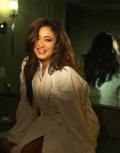 Viral Pics: ਬਾਥਰੂਮ 'ਚ ਕੈਮਰਾਮੈਨ ਨੂੰ ਲੈ ਪੁੱਜੀ ਇਹ ਮਸ਼ਹੂਰ ਅਦਾਕਾਰਾ, ਸੋਸ਼ਲ ਮੀਡੀਆ 'ਤੇ ਵਾਇਰਲ ਹੋਈਆਂ ਅਜਿਹੀਆਂ ਤਸਵੀਰਾਂ