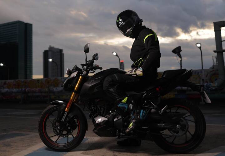 कंपनी ने हीरो एक्सट्रीम को साल 2023 में मार्केट में उतारा था. अब इस बाइक के नए मॉडल को भारतीय बाजार में पेश किया गया है. हीरो की ये बाइक स्टाइलिश लुक में आई है.