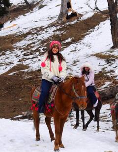 Manu Bhaker Lifestyle: ઓલિમ્પિકમાં બ્રોન્ઝ મેડલ જીતાડનારી મનુ ભાકર જીવે છે આવી ગ્લેમરસ લાઇફ, જુઓ તસવીરો