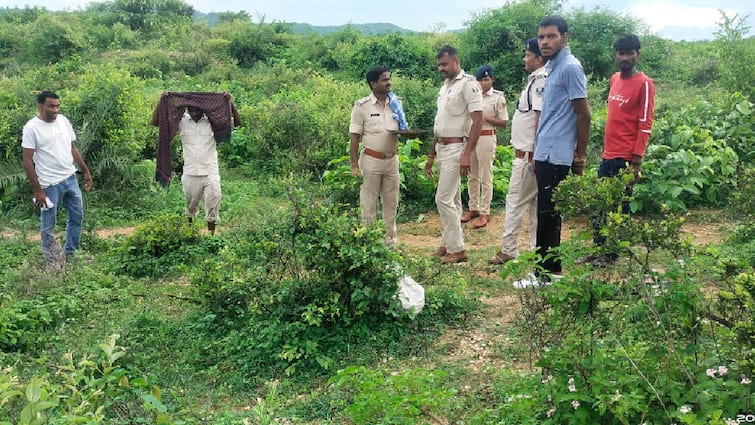 Bihar young man dead Body found in gaya who went to visit mountains with friend ann Gaya News: गया में दोस्तों के साथ पहाड़ घूमने गए युवक का शव बरामद, पत्थर से कुचलकर हत्या का आरोप