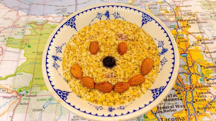 மெக்னீசியம் உடல் மற்றும் மனதை அமைதிப்படுத்துவதற்கான பொறுப்புடைய நியூரோ டிரான்ஸ்மிட்டர்களை செயல்படுத்துகிறது. மெக்னீசியம் நீங்கள் தூங்குவதற்கு மட்டுமல்ல, ஆழ்ந்த மற்றும் ஆரோக்கியமான தூக்கத்தையும் மேம்படுத்த உதவுகிறது.  பலர் தங்கள் உணவில் போதுமான மெக்னீசியம் நிறைந்த உணவுகளை எடுத்துக் கொள்வதில்லை. மெக்னீசியம் குறைபாட்டின் பொதுவான அறிகுறிகளில் தசைப்பிடிப்பு, சோர்வு, எரிச்சல் மற்றும் தூங்குவதில் சிரமம் ஆகியவை அடங்கும்