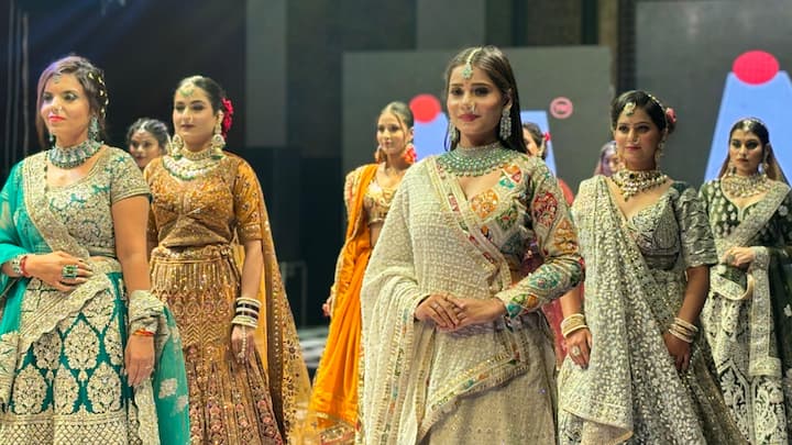 Felina Fashion International Runway Show: फेलीना फैशन इंटरनेशनल रनवे शो में फैशन की दुनिया के लेटेस्ट डिजाइन की झलकियां पेश की गई. इस आयोजन में सिल्वर कलेक्शन दर्शकों के बीच सेंटर ऑफ आई रहा.