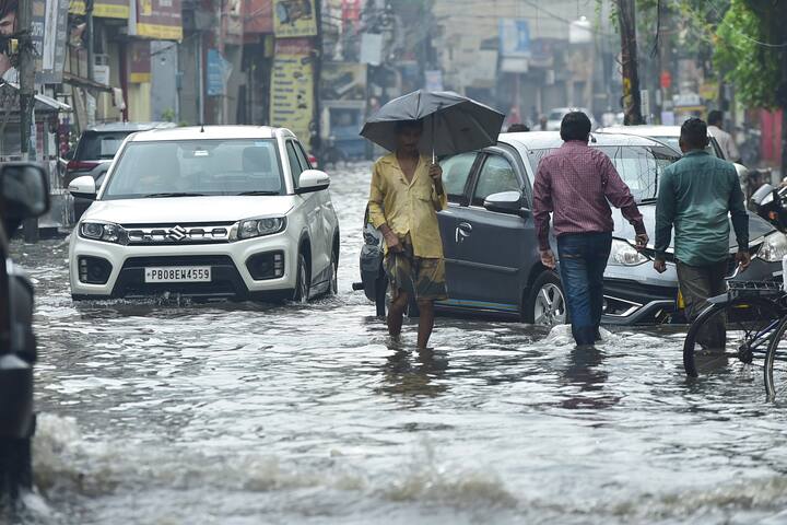 आईएमडी ने बताया कि न्यूनतम तापमान 28.2 डिग्री सेल्सियस रहा, जो इस मौसम के औसत तापमान से एक डिग्री अधिक है.