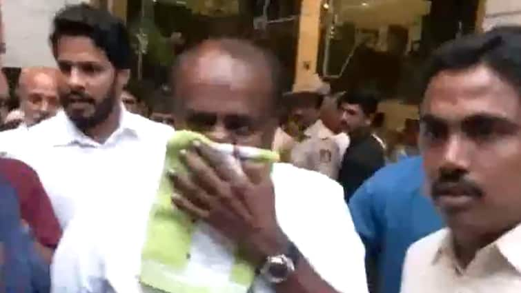 HD Kumaraswamy Suffers Nosebleed Throughout Presser On BJP-JDS ‘Padayatra’, Rushed To Hospital