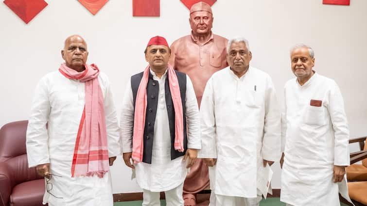 Who is Mata Prasad Pandey leader of opposition UP Assembly Akhilesh Yadav Close ann कौन हैं माता प्रसाद पांडेय जिन्हें अखिलेश यादव ने दी अहम जिम्मेदारी, दो बार रहे हैं मंत्री