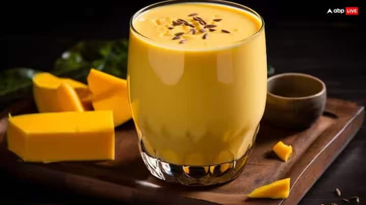 Mango Lassi: ઘણીવાર લોકોને કંઈક ગળ્યું અને સ્વાદિષ્ટ ખાવાનું મન થાય છે. આવી સ્થિતિમાં જો તમને પણ સ્વિટ ખાવાનું મન થાય તો તમે ઘરે જ કેરીની લસ્સી બનાવી શકો છો.