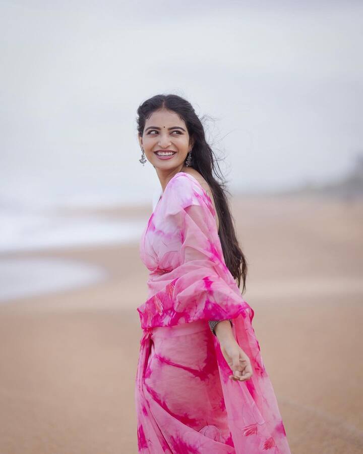 అనన్య అందాలకు కుర్రకారు ఫిదా అవుతున్నారు. Photo Credit: Ananya nagalla/Instagram