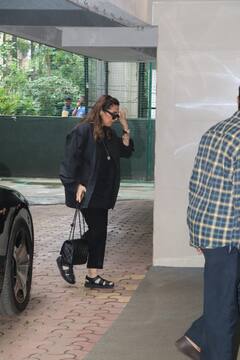 Madhuri Dixit से लेकर Sunil Shetty तक...मां के निधन के बाद Farah Khan को ढांढस बंधाने पहुंचे ये सितारे