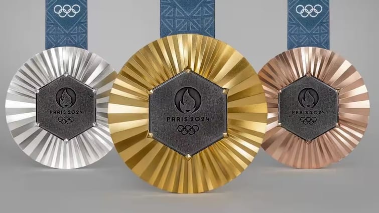 Paris Olympics 2024: मेडल विजेताओं को मिल रहा है एफिल टावर का लोहा, जानें क्या है पेरिस ओलंपिक का सच?