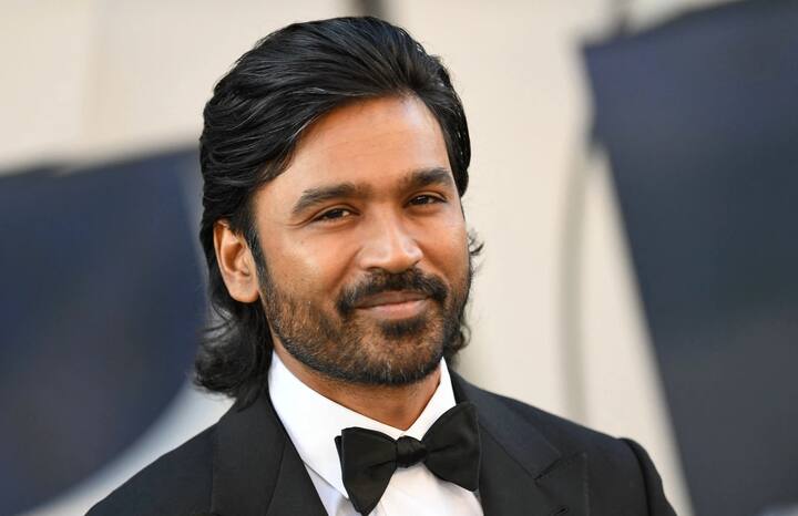 வேலையில்லா பட்டதாரி படத்தில் வரும் வாட் ஆ கருவாடு என்ற பாடலை அனிருத் இசையில் தனுஷ் பாடி இருந்தார்.