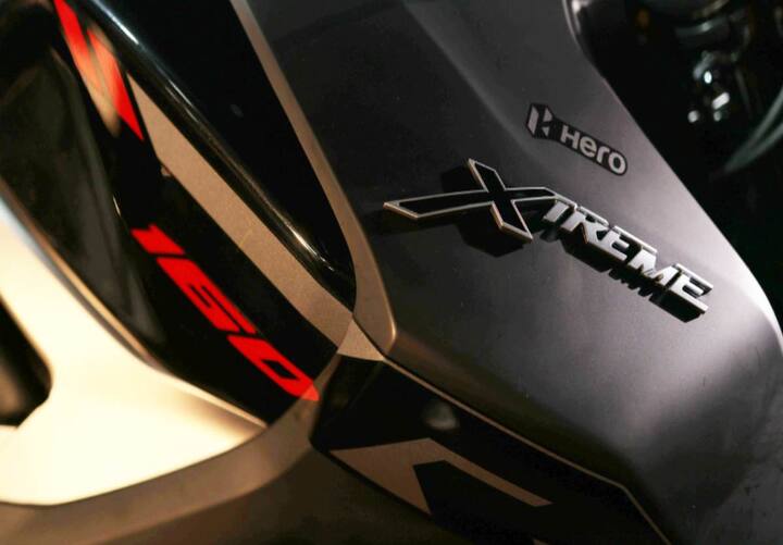 हीरो एक्सट्रीम के इस मॉडल में एक फ्लैट सीट दी गई है. इससे इस बाइक पर फास्ट राइडिंग की जा सकती है. पिछले मॉडल की तुलना में ये वर्जन राइड को आसान बनाता है.