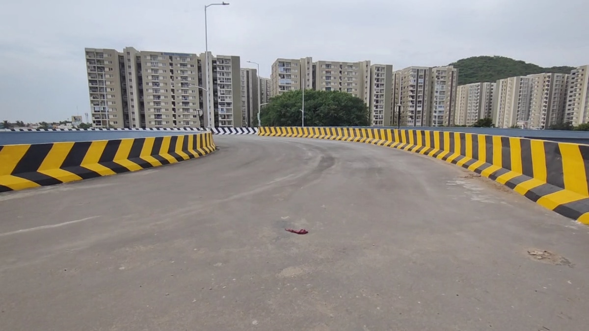 Perungalathur Flyover: சென்னை மக்கள் ஹேப்பி.. பெருங்களத்தூரில் 'நோ' டிராபிக் ஜாம்.. மேம்பாலத்தின் சிறப்பம்சங்கள் இவ்வளவா?