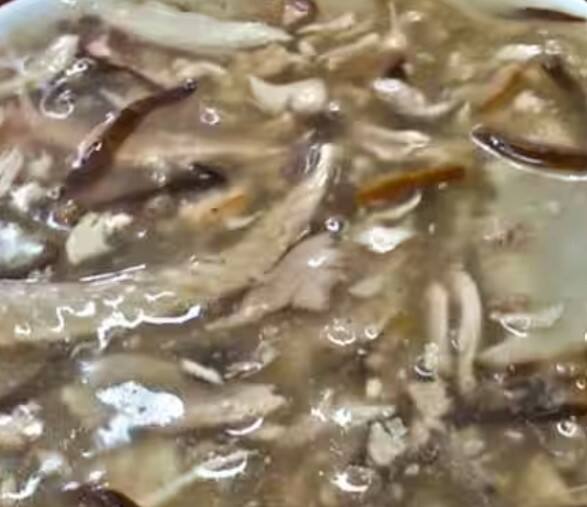 ਖਾਸ ਕਰਕੇ ਵੀਅਤਨਾਮ ਅਤੇ ਥਾਈਲੈਂਡ ਵਿੱਚ ਸਨੈਕ ਫਾਰਮ ਵੱਡੀ ਗਿਣਤੀ ਵਿੱਚ ਚਲਾਏ ਜਾ ਰਹੇ ਹਨ। ਜਿਸ ਵਿੱਚ ਸਨੈਕ ਸੂਪ ਤੋਂ ਇਲਾਵਾ ਪ੍ਰੋਟੀਨ ਲਈ ਸੱਪ ਪਕਾਇਆ ਜਾ ਰਿਹਾ ਹੈ।