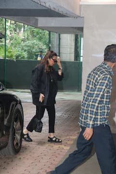 Bollywood Celebs Attend Farah Khan's Late Mother's Final Rites