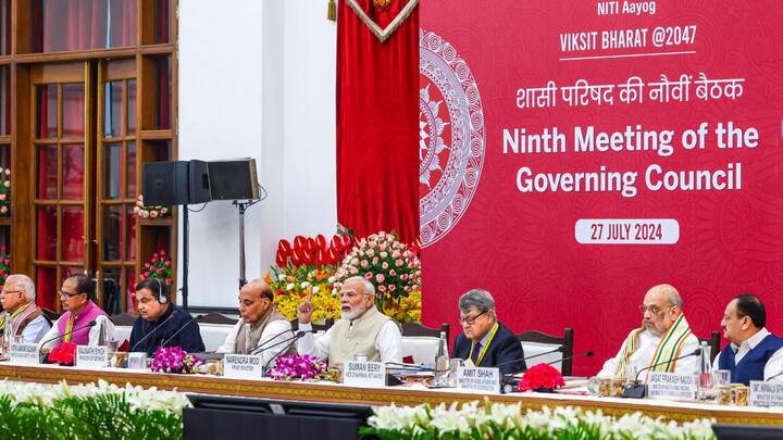 प्रधानमंत्री नरेंद्र मोदी ने बीते शनिवार (27 जुलाई) को नीति आयोग की बैठक की अध्यक्षता की. 26 राज्य और केंद्र शासित प्रदेशों के मुख्यमंत्री और उपराज्यपाल इस बैठक में शामिल हुए.
