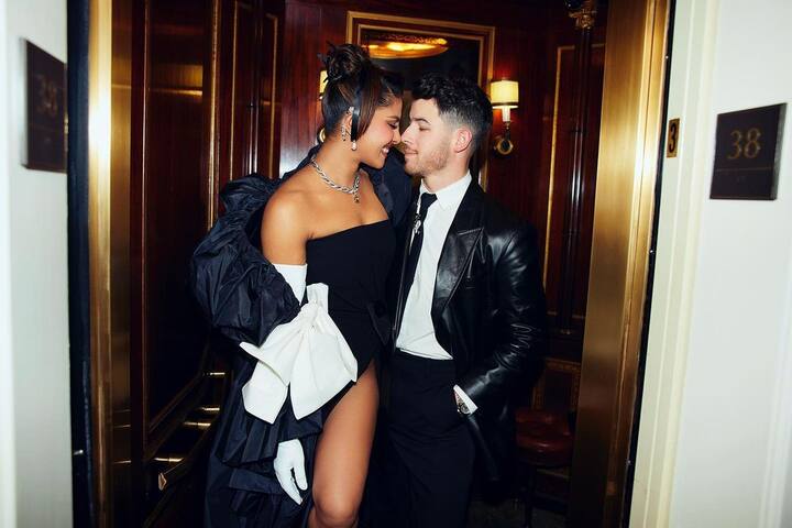 निक ने कहा कि, “ मैं प्रियंका से शादी के बाद ही नेशनल ‘जीजू’ बन गया था और जीजू वर्ड का मतलब बड़ी बहन का पति, इसलिए मैं इंडिया का बड़ा भाई हूं...”