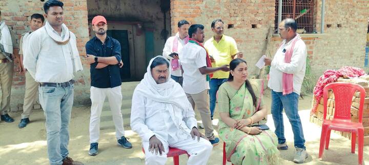 खुद के नाम की चर्चा पर इंद्रजीत सरोज ने बताया कि न उनकी कोई चाहत है और न ही पार्टी से इस बाबत कोई मांग की गई है.