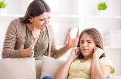 Parenting Tips: માતાપિતાએ બાળકો સામે ક્યારેય ના કરવી આ વાતો, નહી તો ઘટી જાય છે તેમનો આત્મવિશ્વાસ