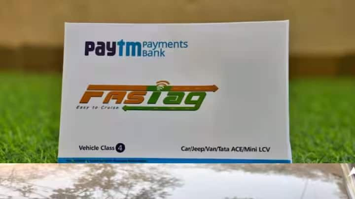 Only one FASTag is mandatory on a vehicle in India. So the answer is that you have to turn off the FASTag when you sell your car.