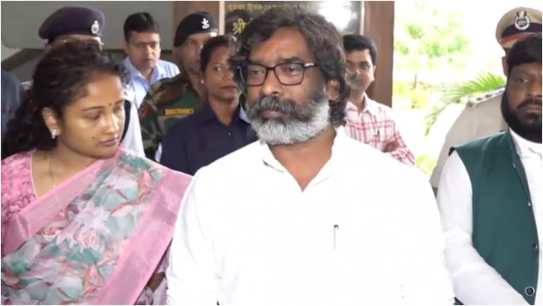 Hemant Soren first reaction after he gets relief from supreme court सुप्रीम कोर्ट के फैसले पर CM हेमंत सोरेन की पहली प्रतिक्रिया, 'मेरा कीमती वक्त...'