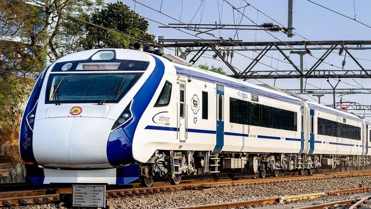 Vande Bharat sleeper train to start soon Know details here Vande Bharat Train: பயணிகளே! படுக்கை வசதி கொண்ட வந்தே பாரத் ரயில் - எப்போது வருகிறது?