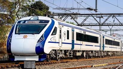 Vande Bharat sleeper train to start soon Know details here Vande Bharat Train: பயணிகளே! படுக்கை வசதி கொண்ட வந்தே பாரத் ரயில் - எப்போது வருகிறது?