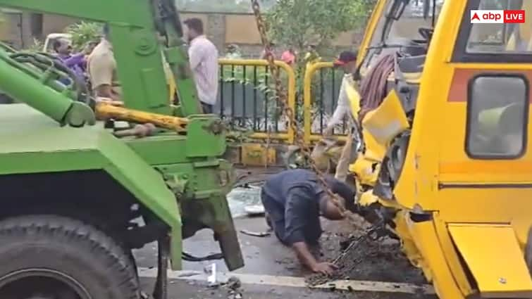 Maharashtra School Bus Collided with a car at VIT road in Pimpri-Chinchwad Maharashtra School Bus Collided: पुणे के पिंपरी-चिंचवड में स्कूल बस और कार में हुई टक्कर, दो छात्र घायल, देखें वीडियो